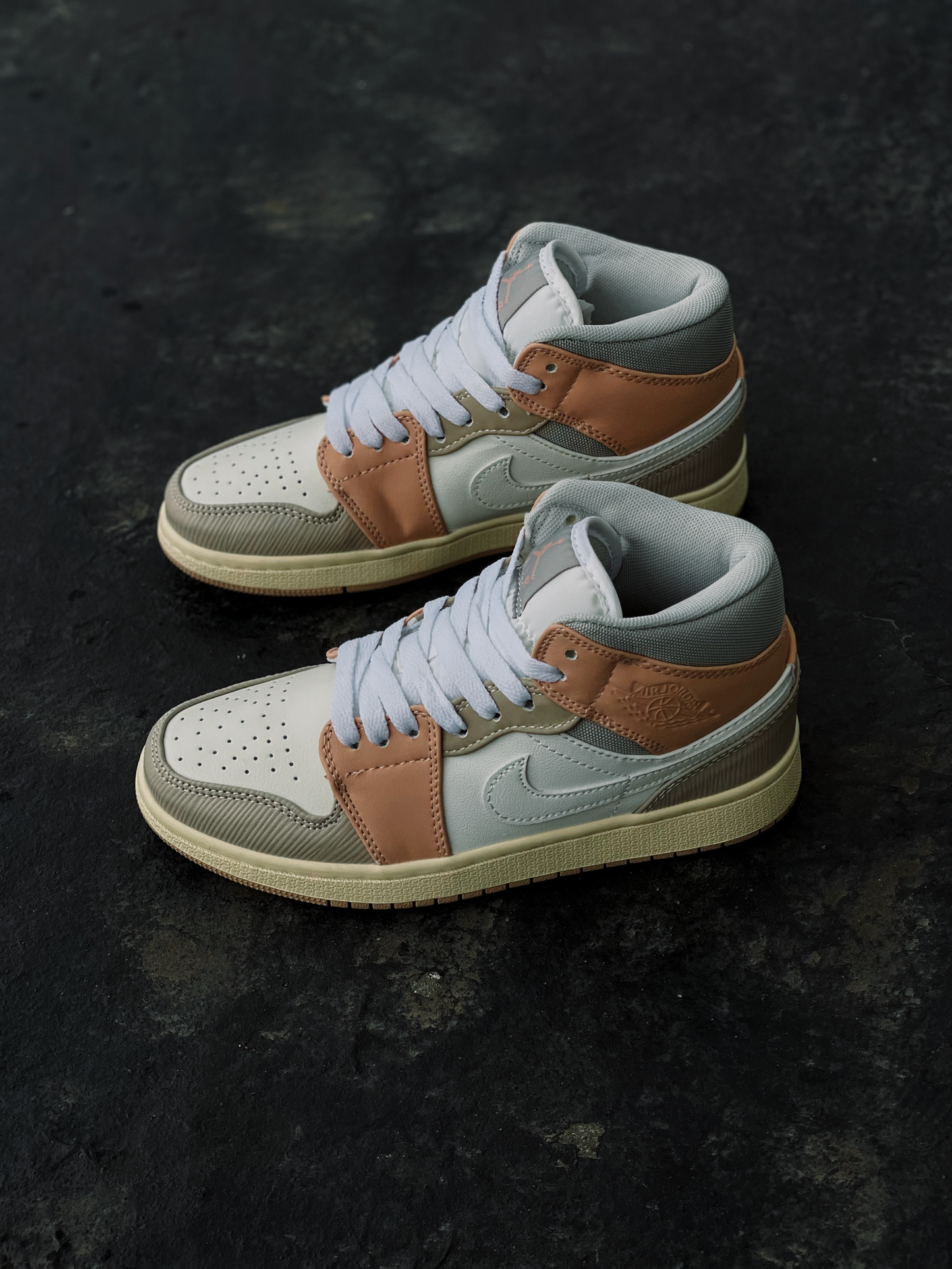 Air Jordan Retro 1 Mid