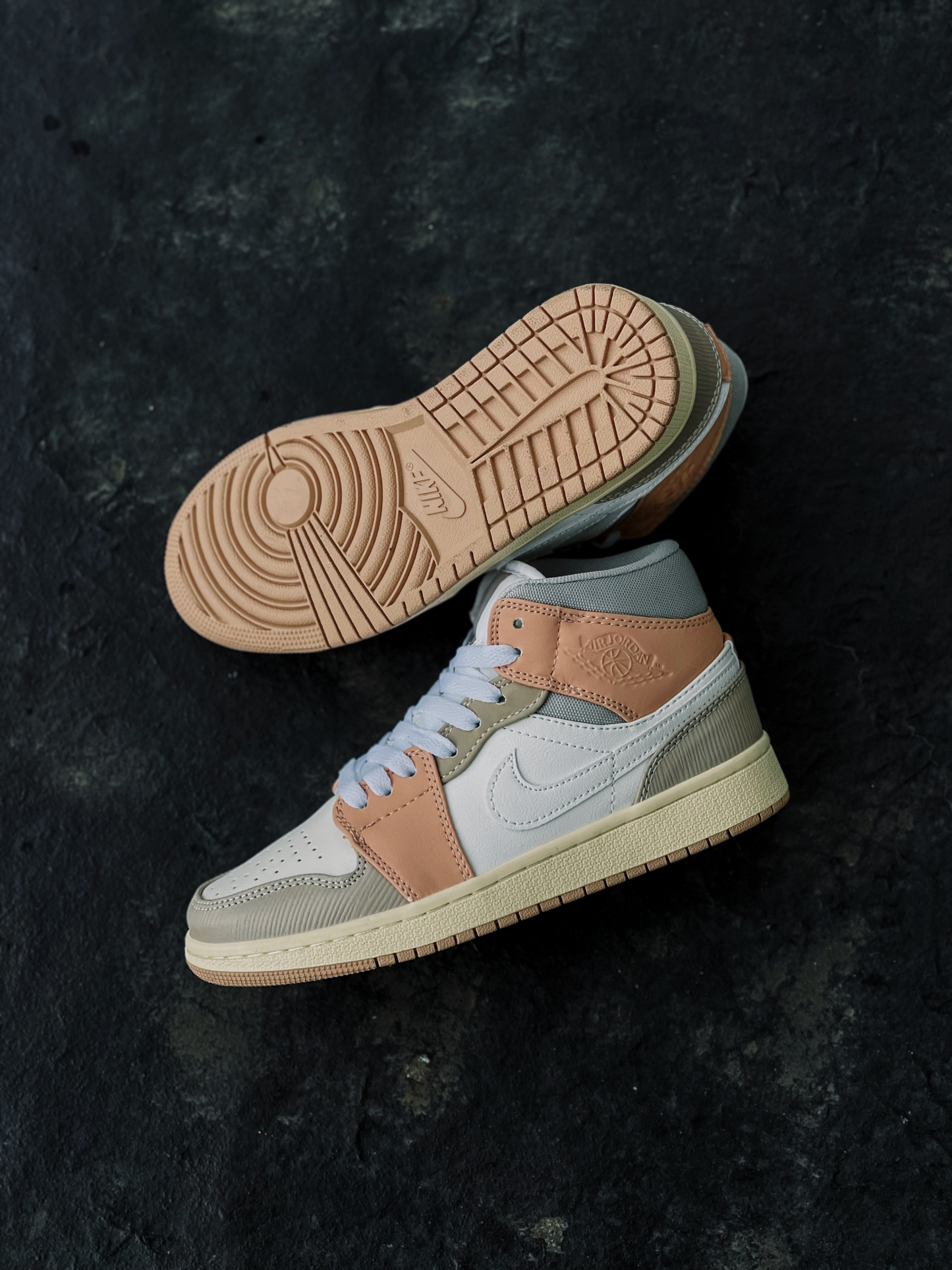 Air Jordan Retro 1 Mid