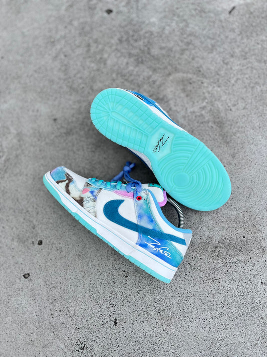 Nike SB Dunk Low x Futura Laboratories
White and Geode Teal