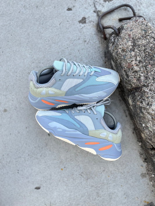 Adidas Yeezy Boost 700