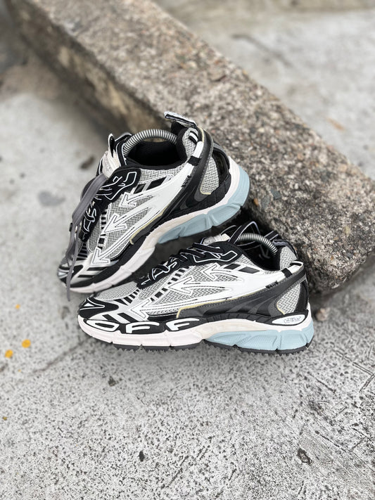 Off White Right Black