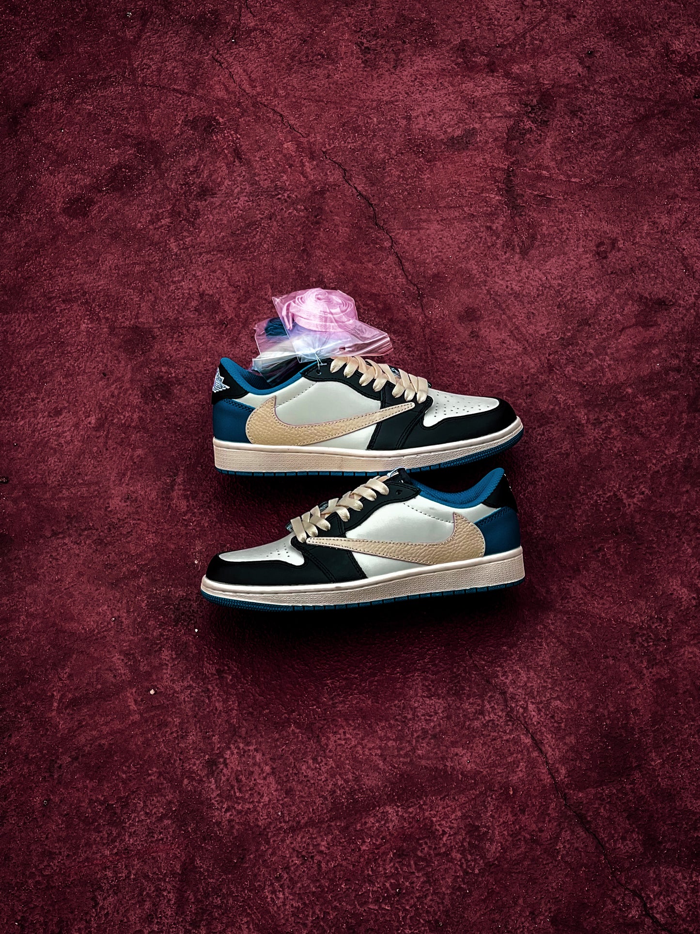 Jordan 1 Retro Low OG SP Fragment x Travis Scott