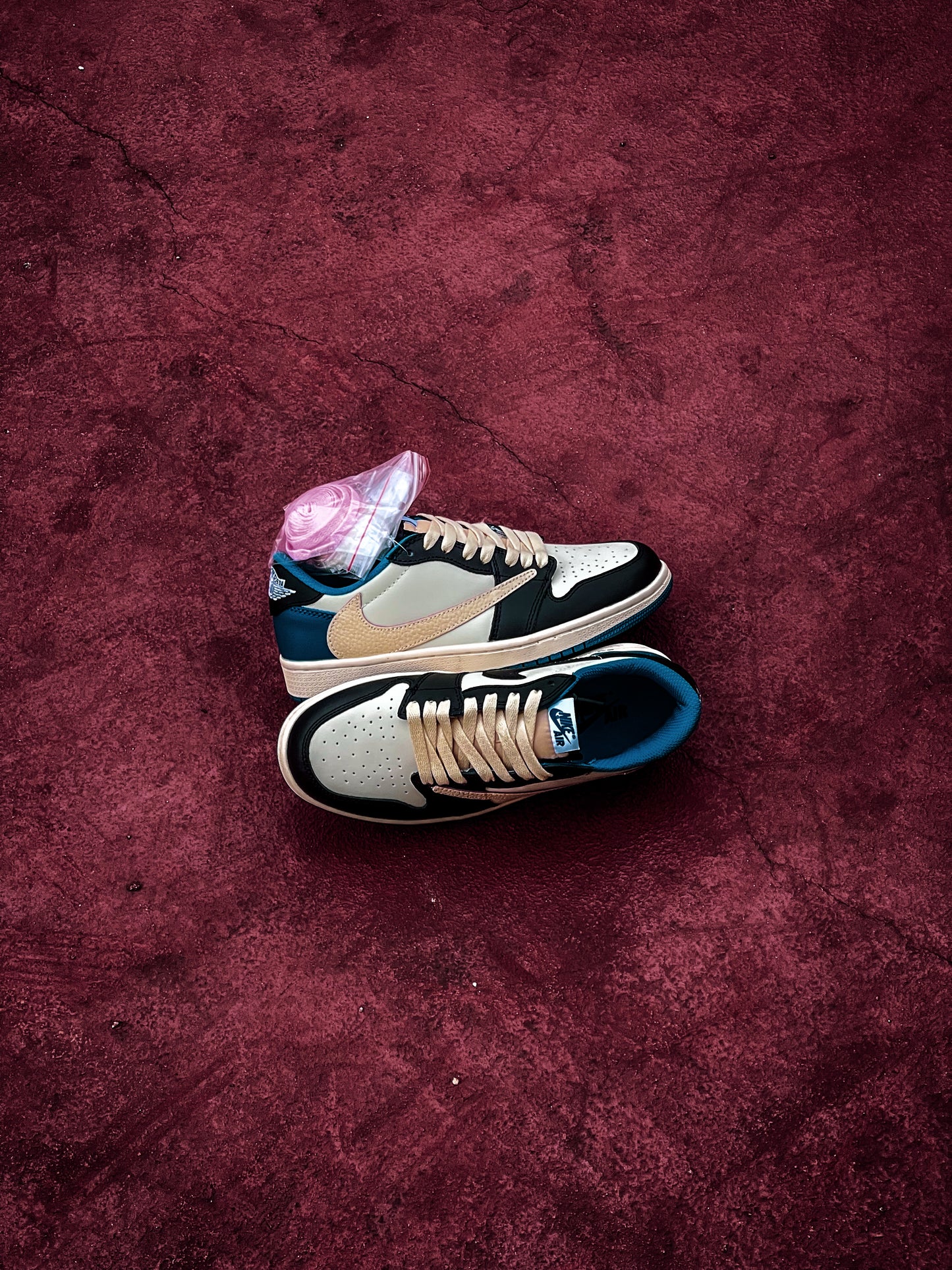 Jordan 1 Retro Low OG SP Fragment x Travis Scott