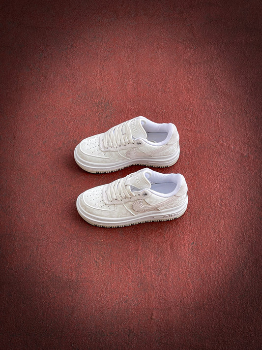 Nike Air Force 1 Luxe Summit