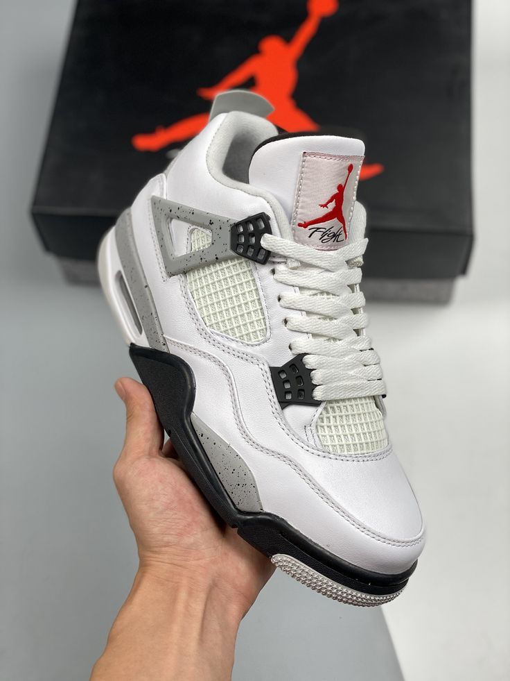 Air Jordan R4