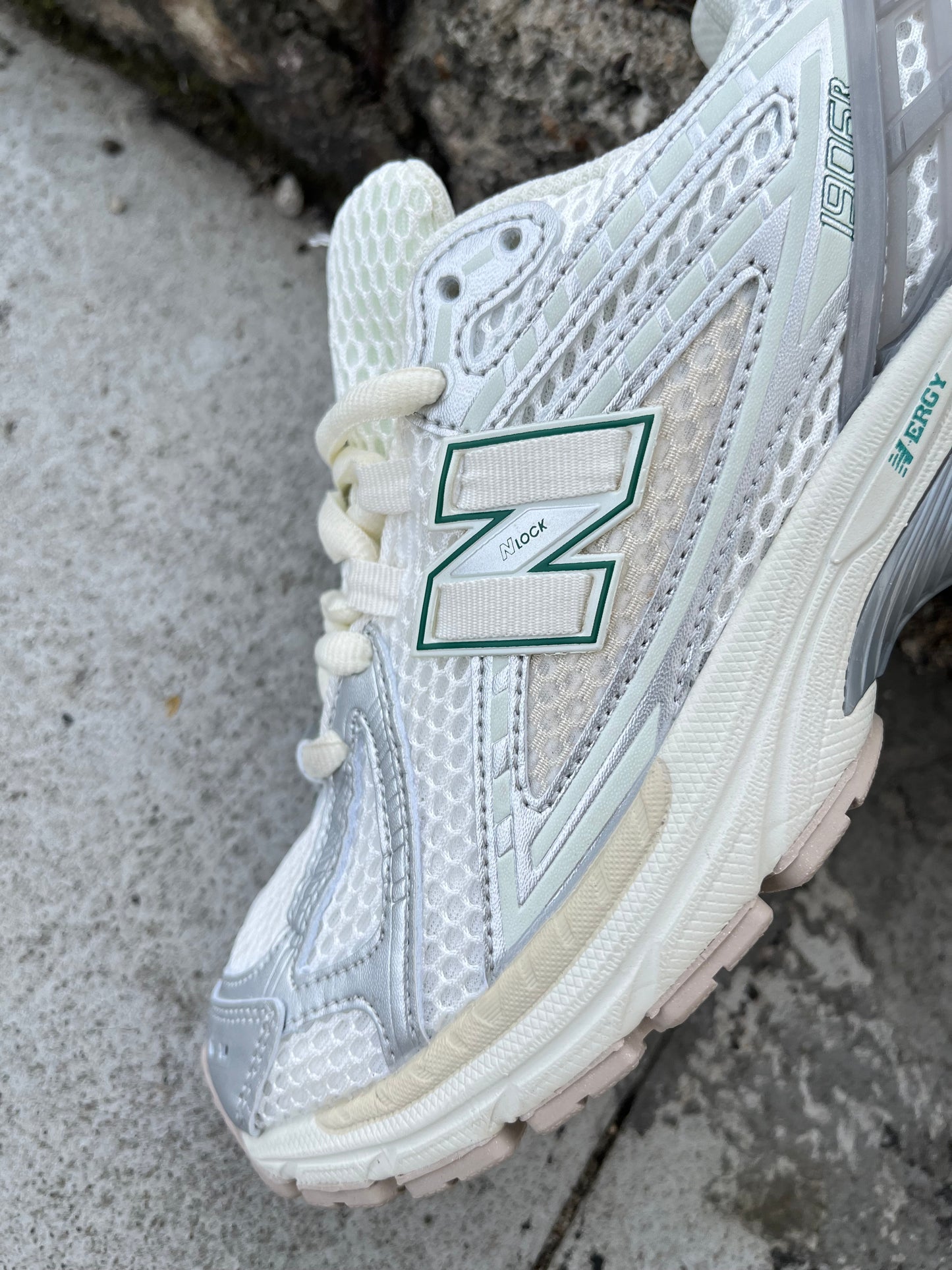 New Balance 1906R