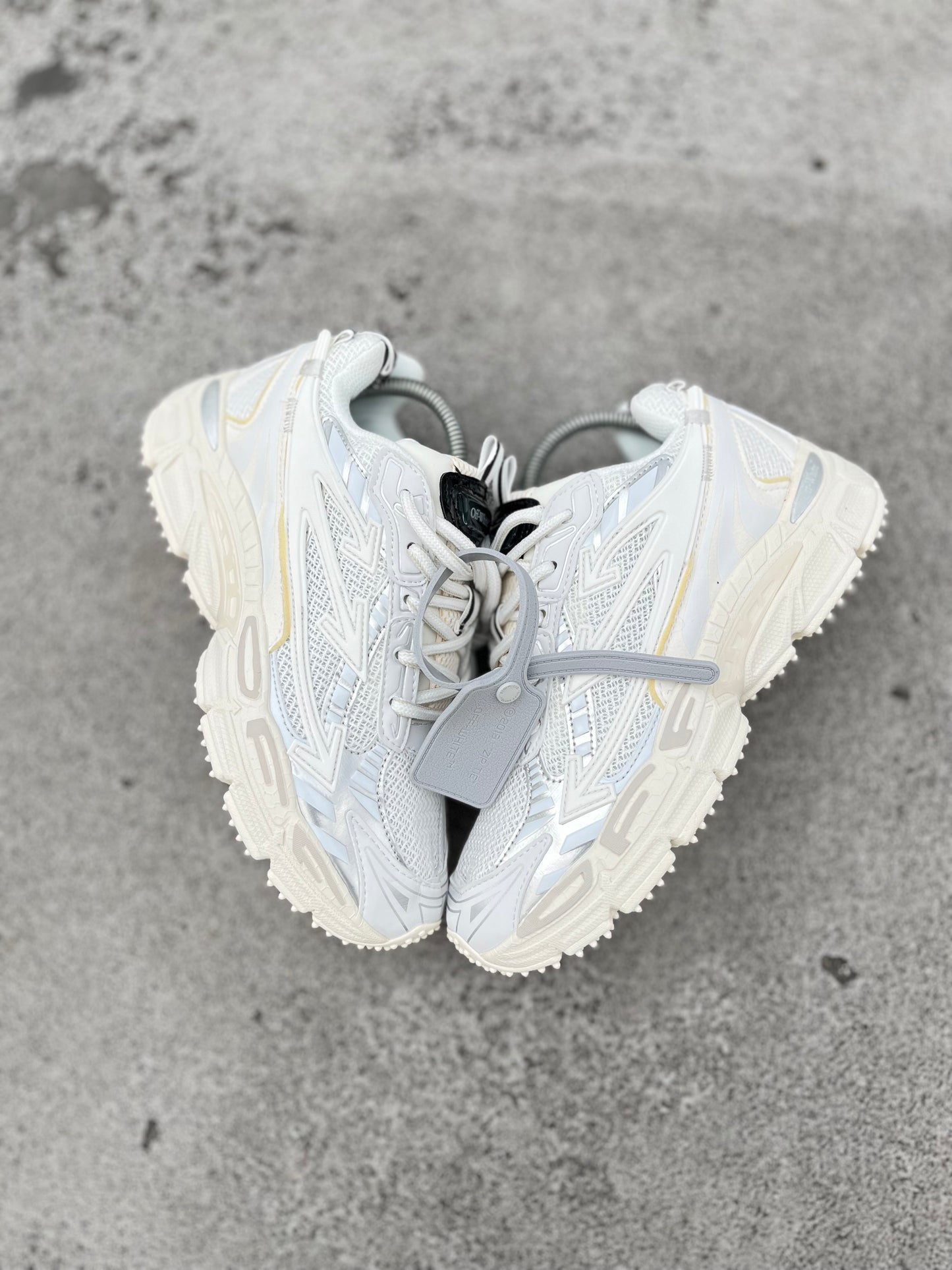 Off White Be Right Back