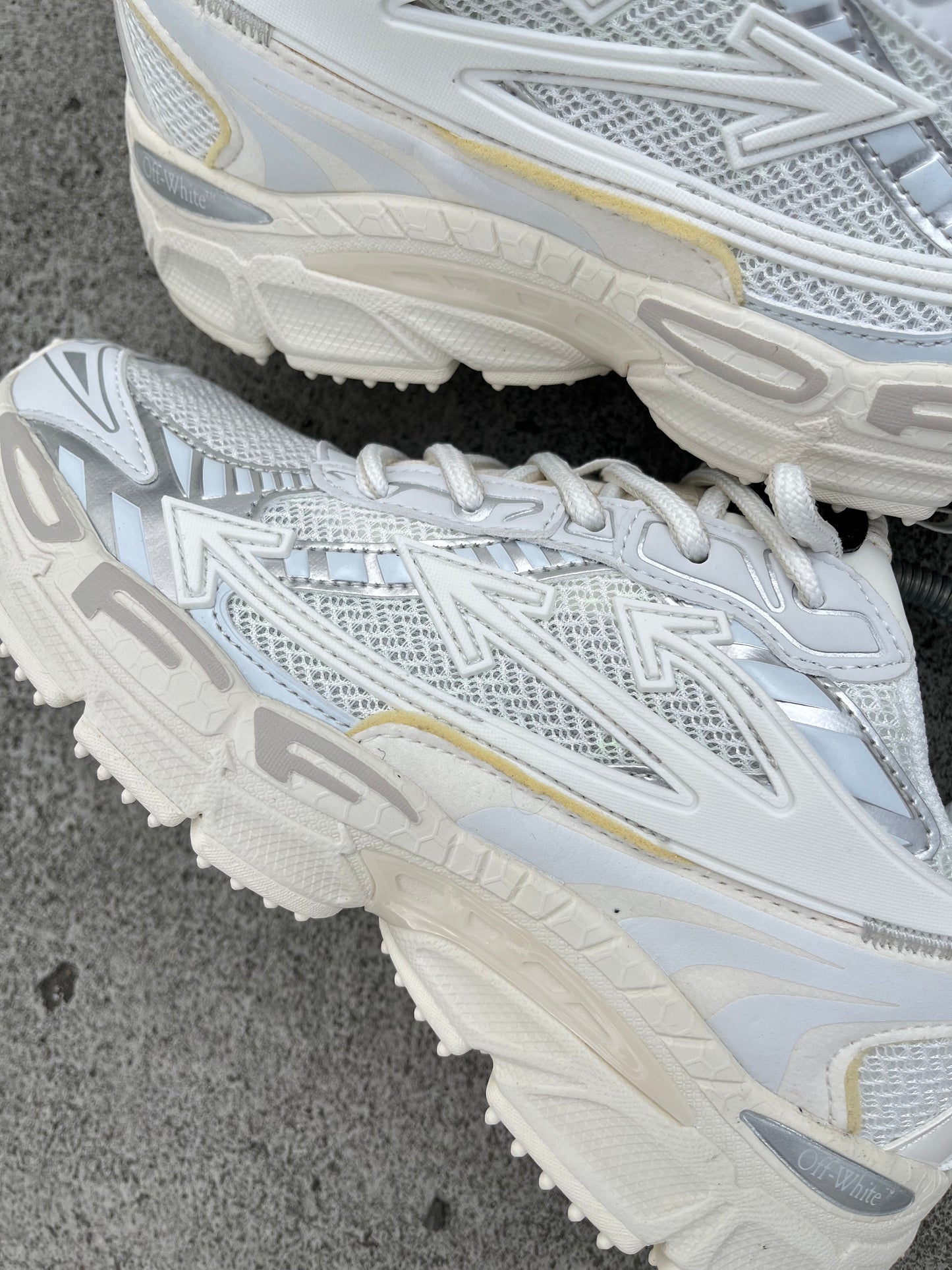 Off White Be Right Back