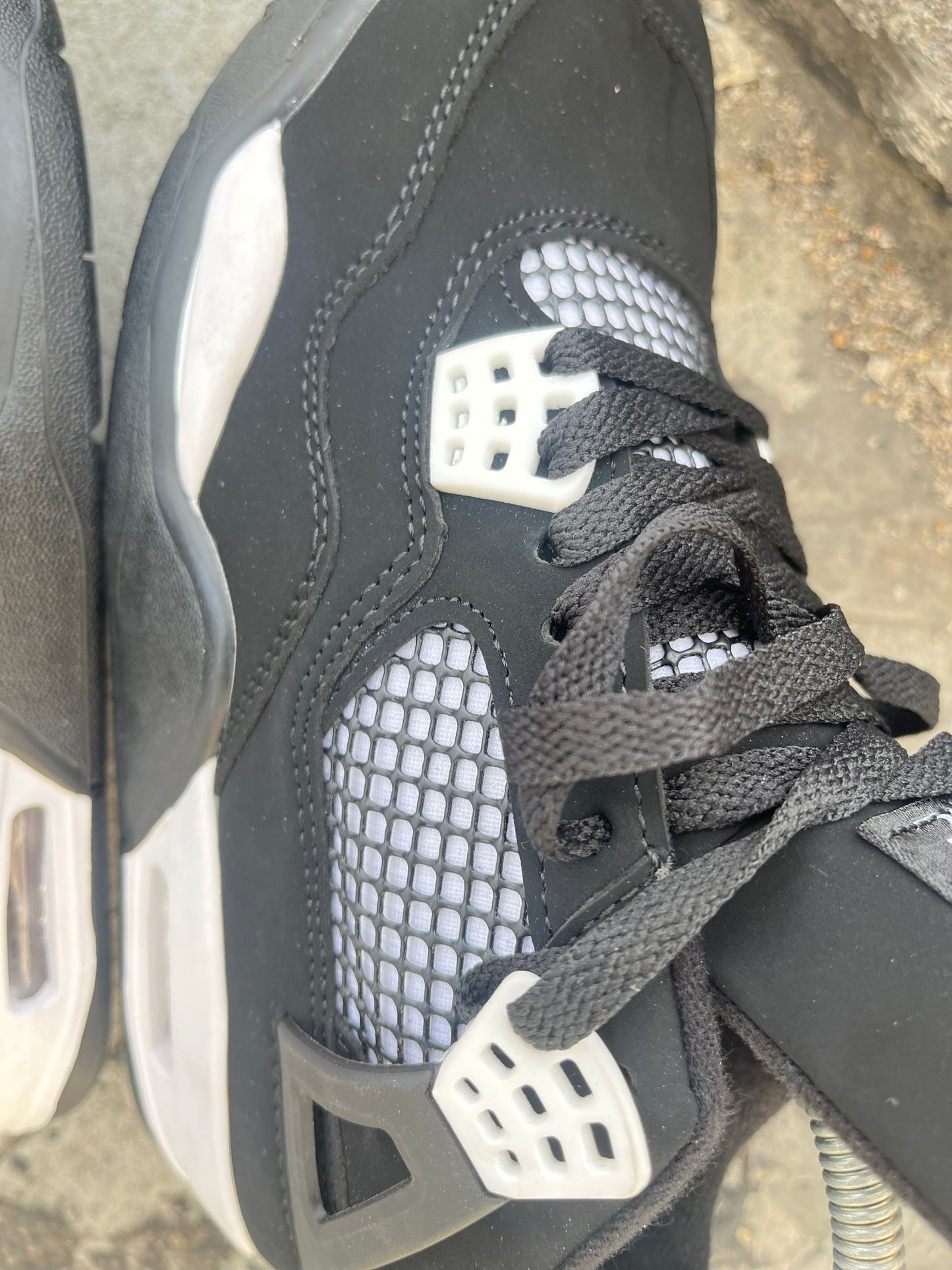 Air Jordan Retro 4 Thunder White