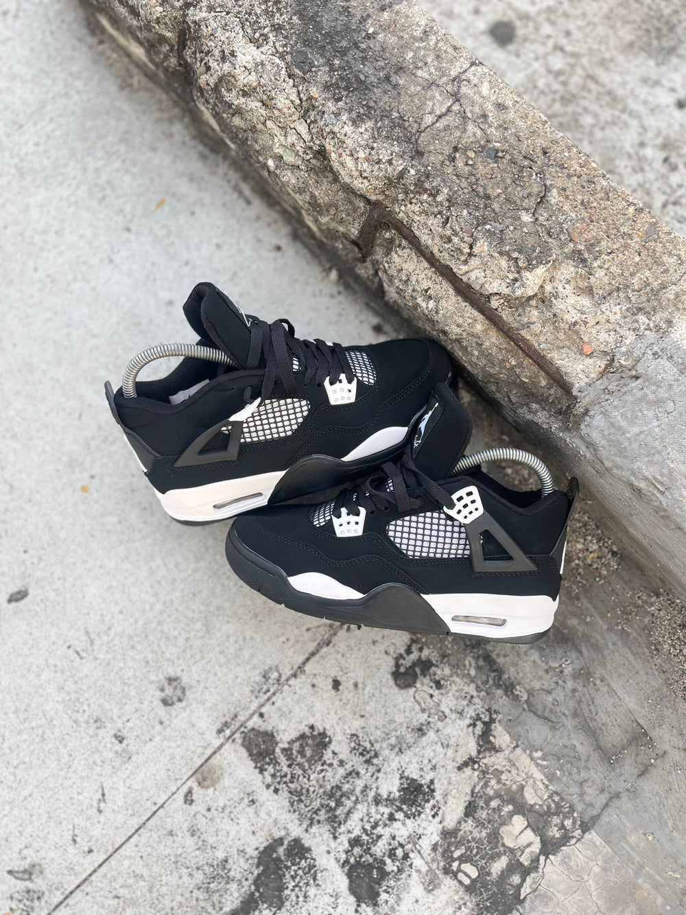 Air Jordan Retro 4 Thunder White