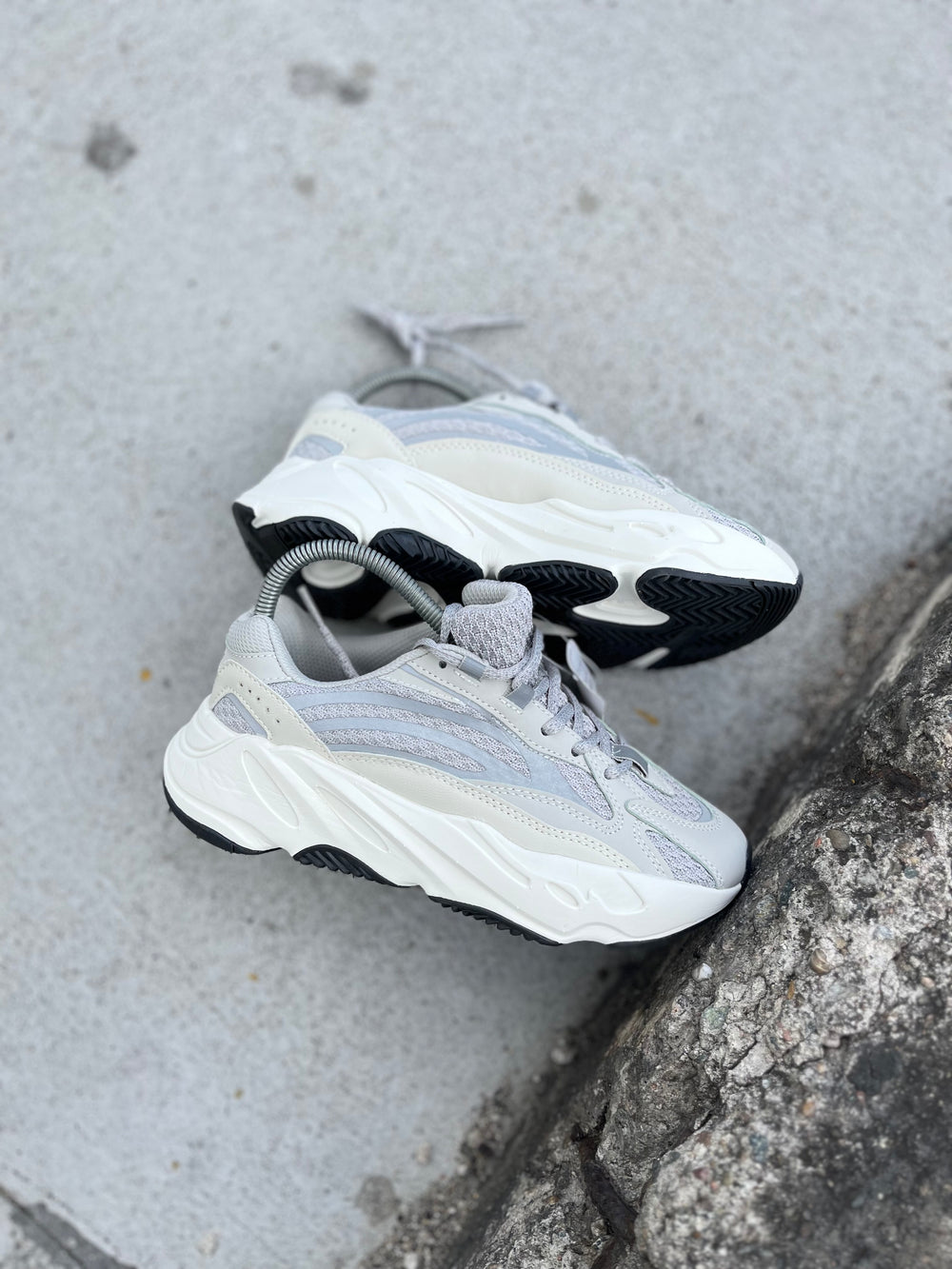 Adidas Yeezy 700