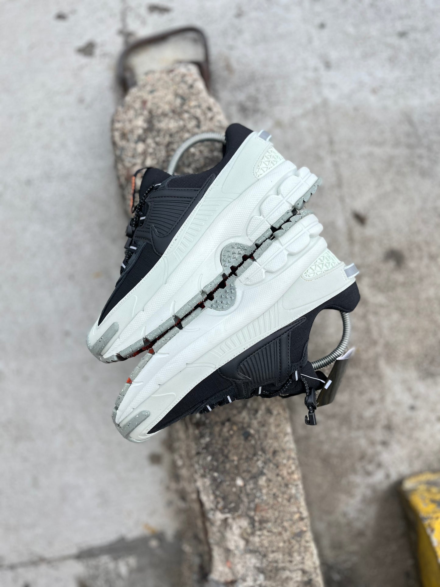 Nike Zoom Vomero 5 Roam