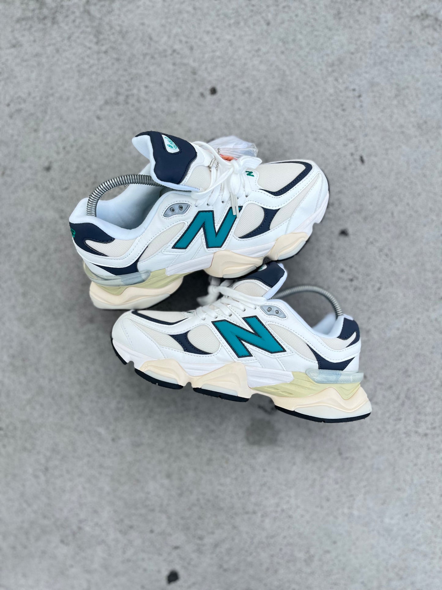 New Balance 9060 Magenta