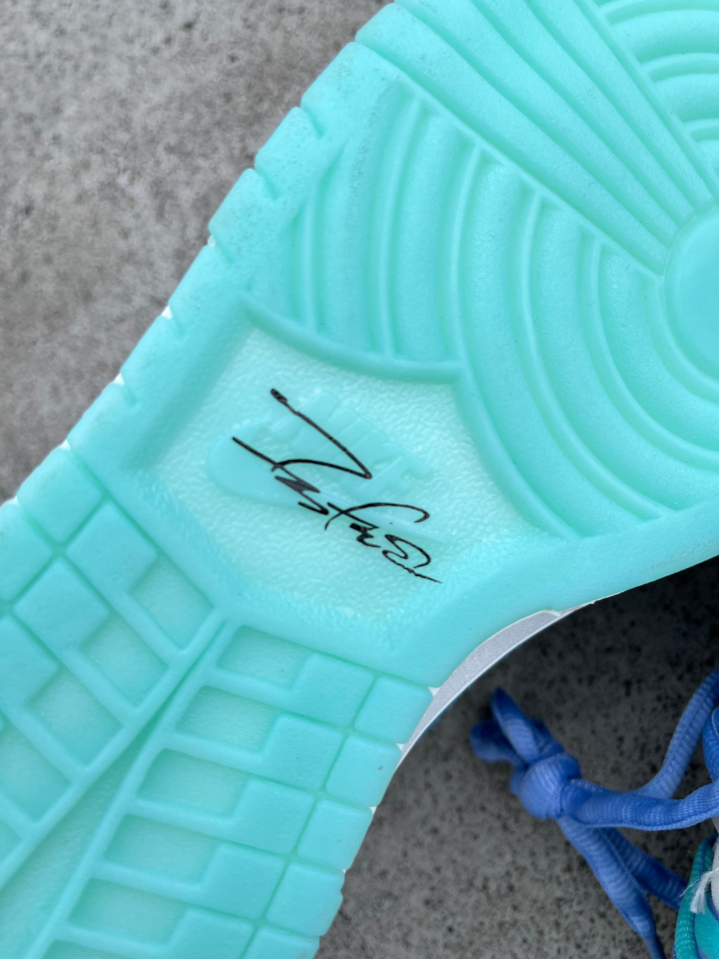 Nike SB Dunk Low x Futura Laboratories
White and Geode Teal