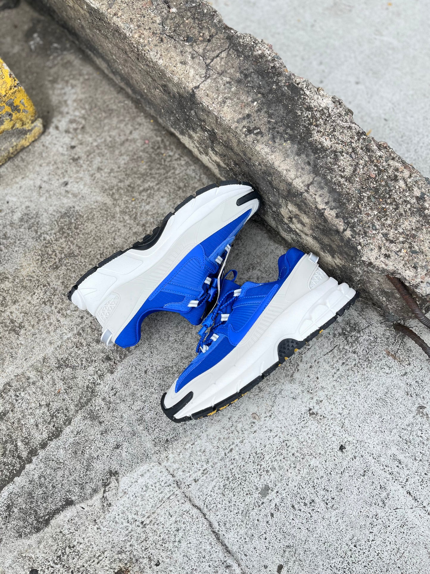 Nike Zoom Vomero 5 Roam