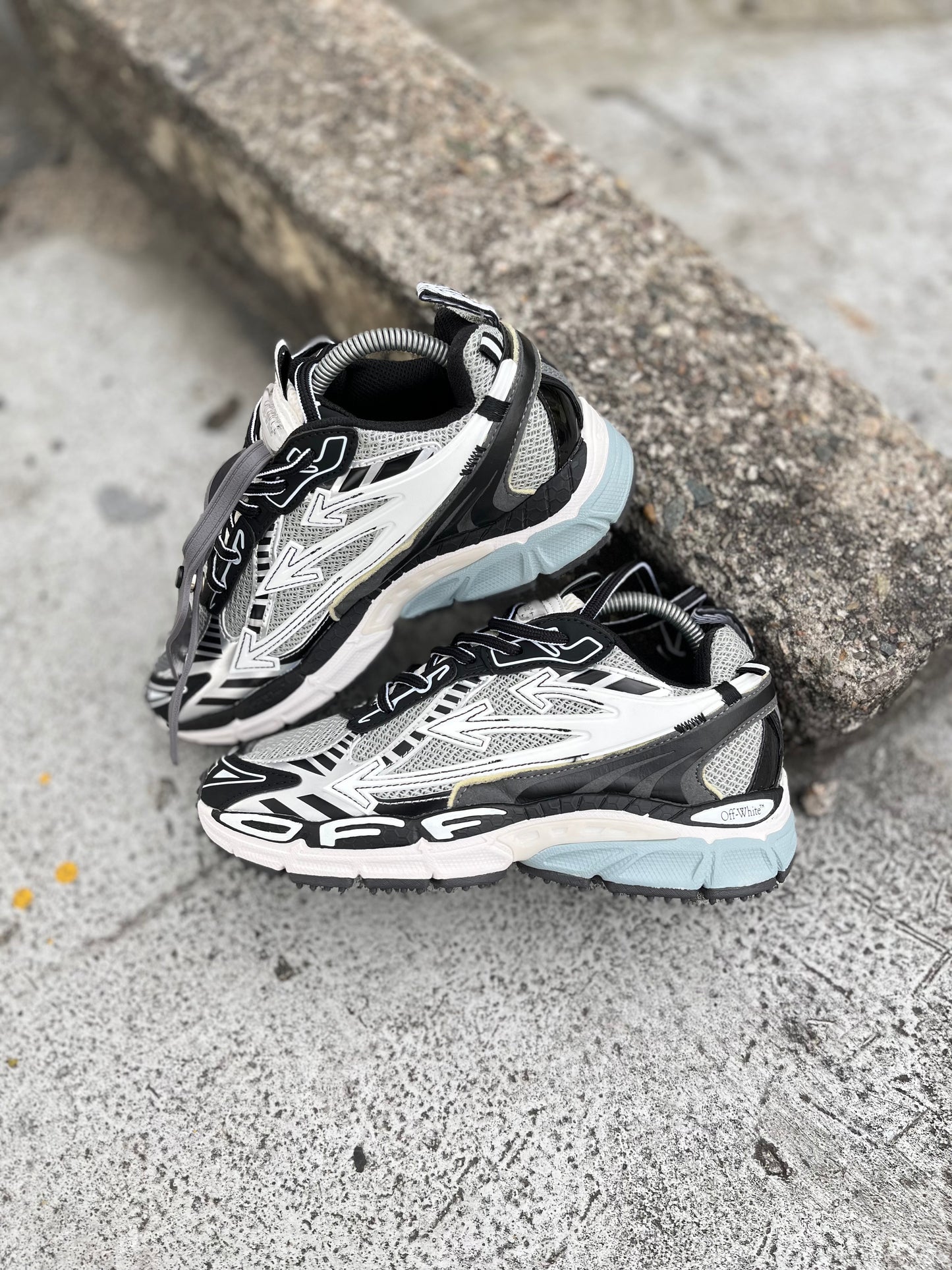 Off White Right Black