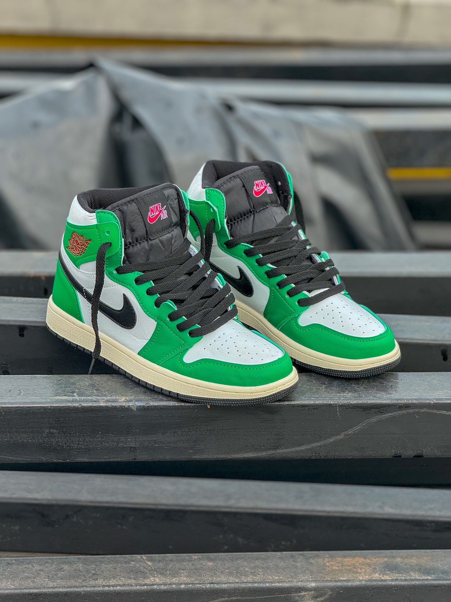 Nike Air Jordan High Retro 1 OG Lucky Green