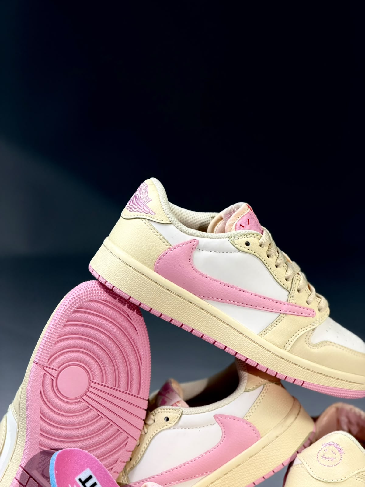Travis Scott x Air Jordan 1 Low OG "Shy Pink"