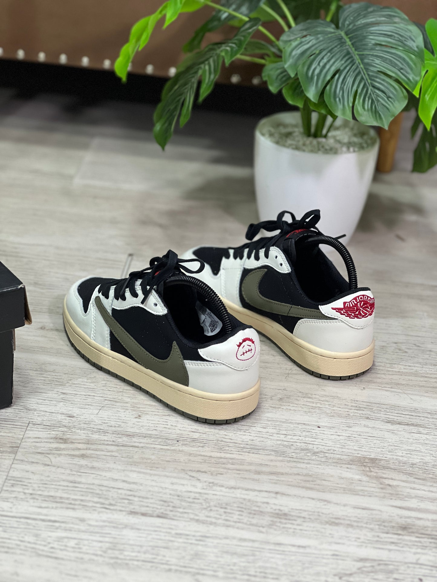 Jordan 1 Retro Low OG Travis Scott Olive