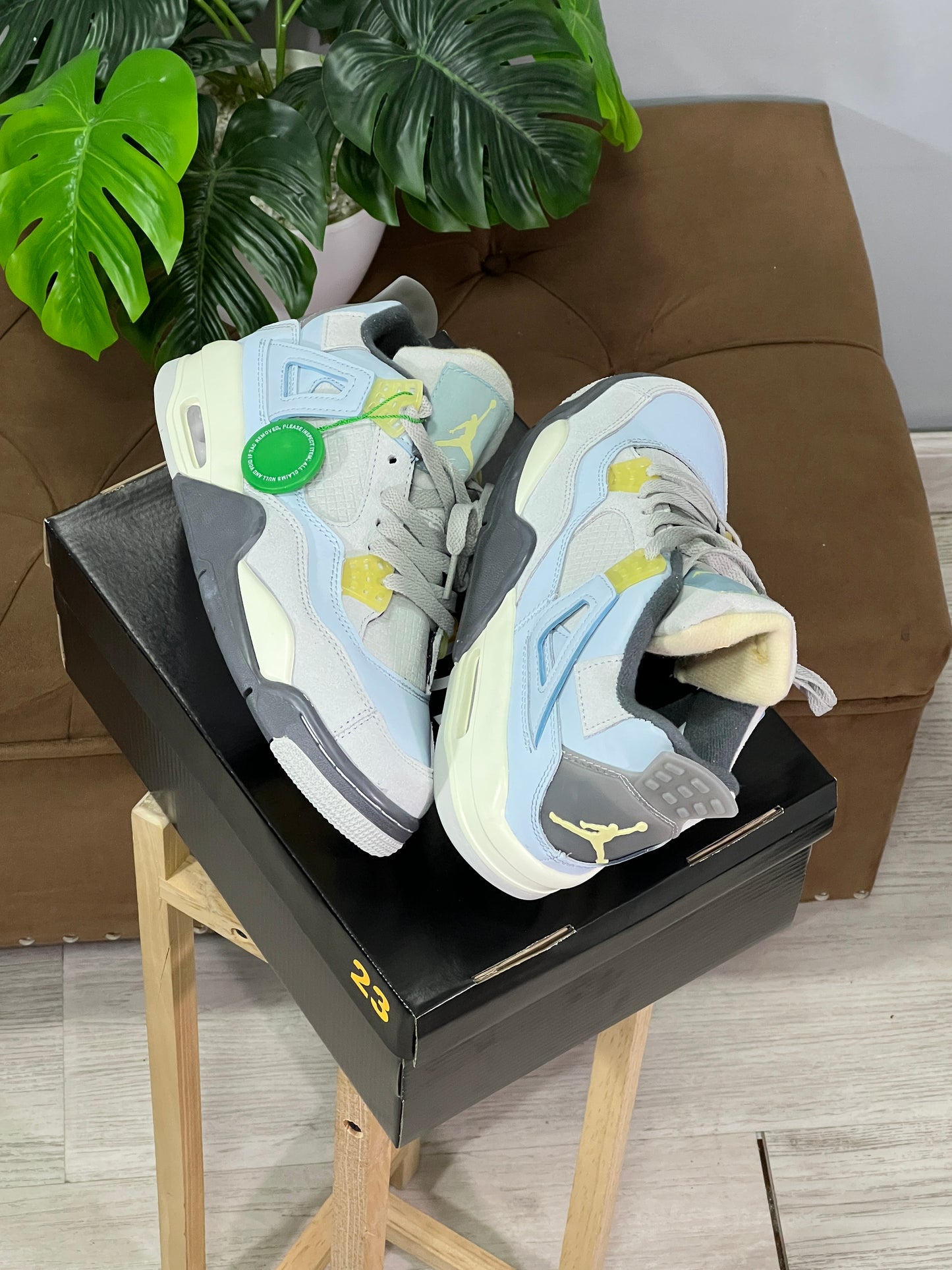 Jordan 4 Retro SE Craft Photon Dust