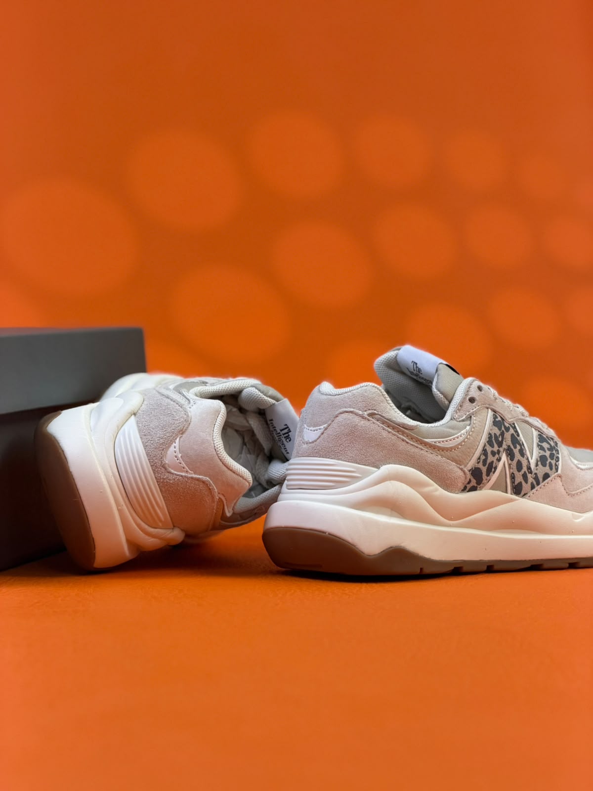 New Balance 57/40 Timberwolf Leopard talón