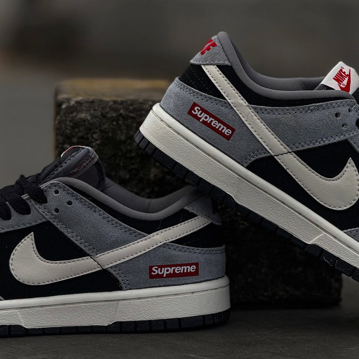 Nike SB Dunk Low x Supreme Black Grey lateral