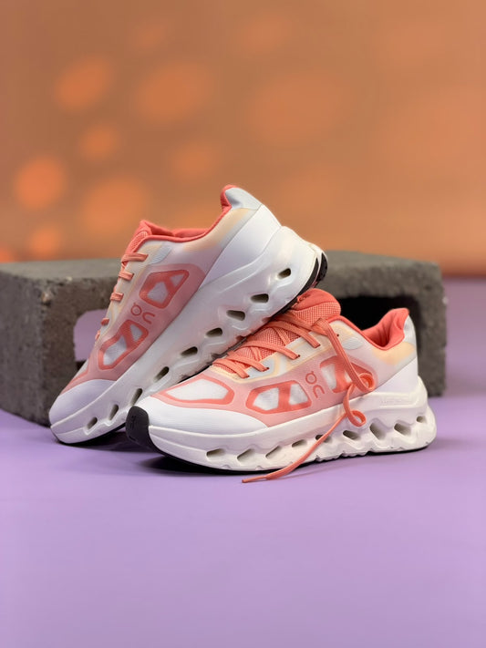 On Cloudtilt "Coral White"