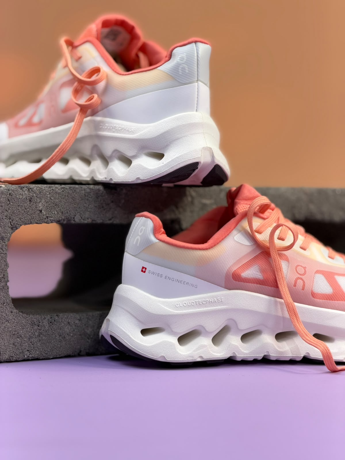 On Cloudtilt "Coral White"