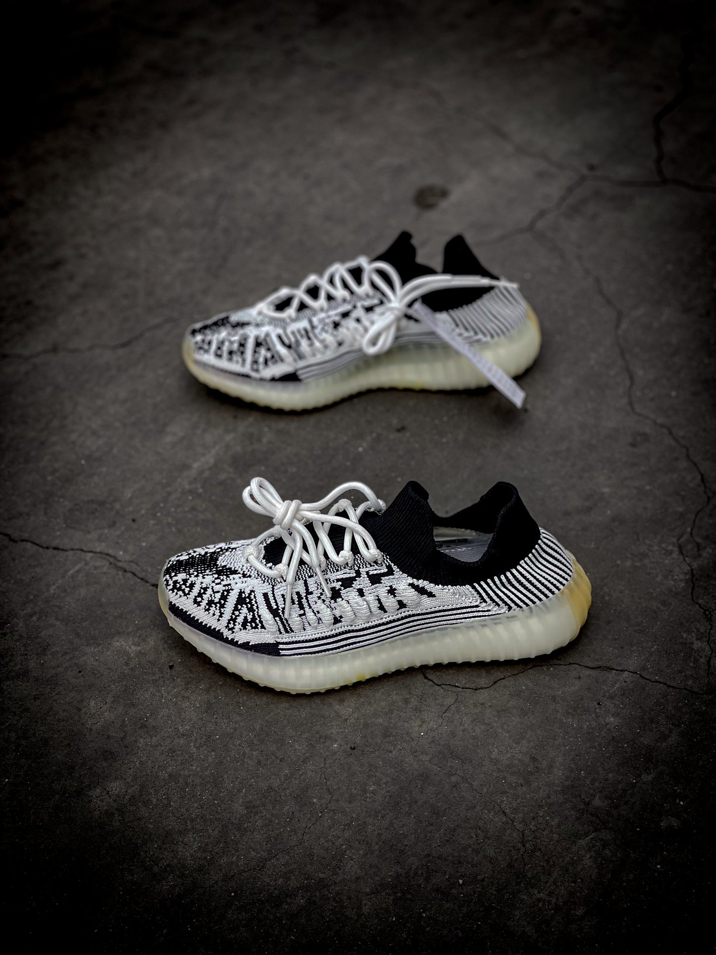 Adidas Yeezy 350 V2 Compacta 2024.