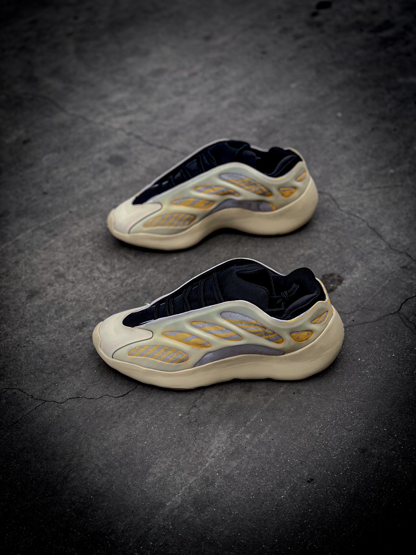 Adidas Yeezy 700 V3