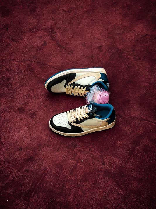 Jordan 1 Retro Low OG SP Fragment x Travis Scott