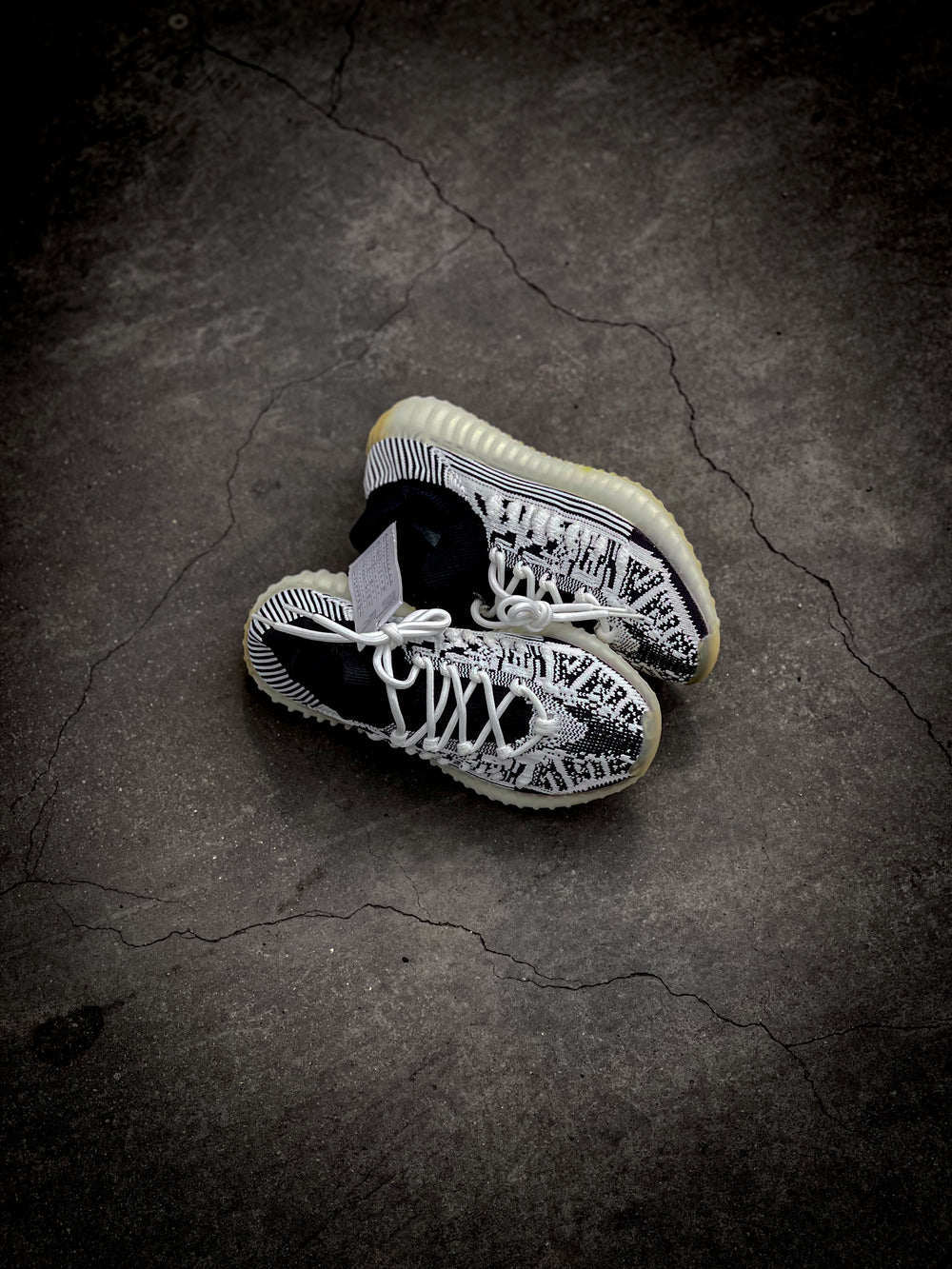 Adidas Yeezy 350 V2 Compacta 2024.