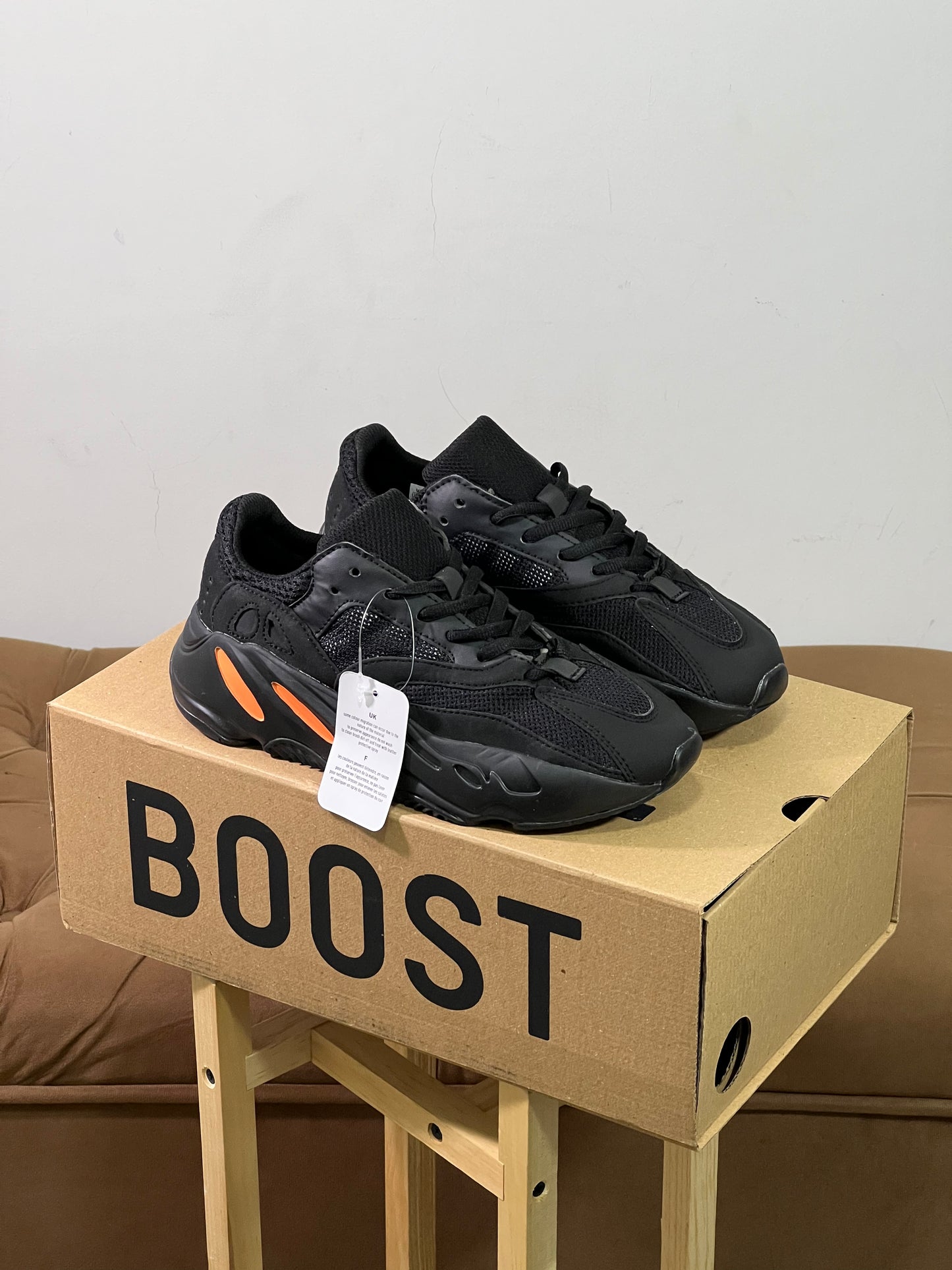 Adidas Yeezy 700
