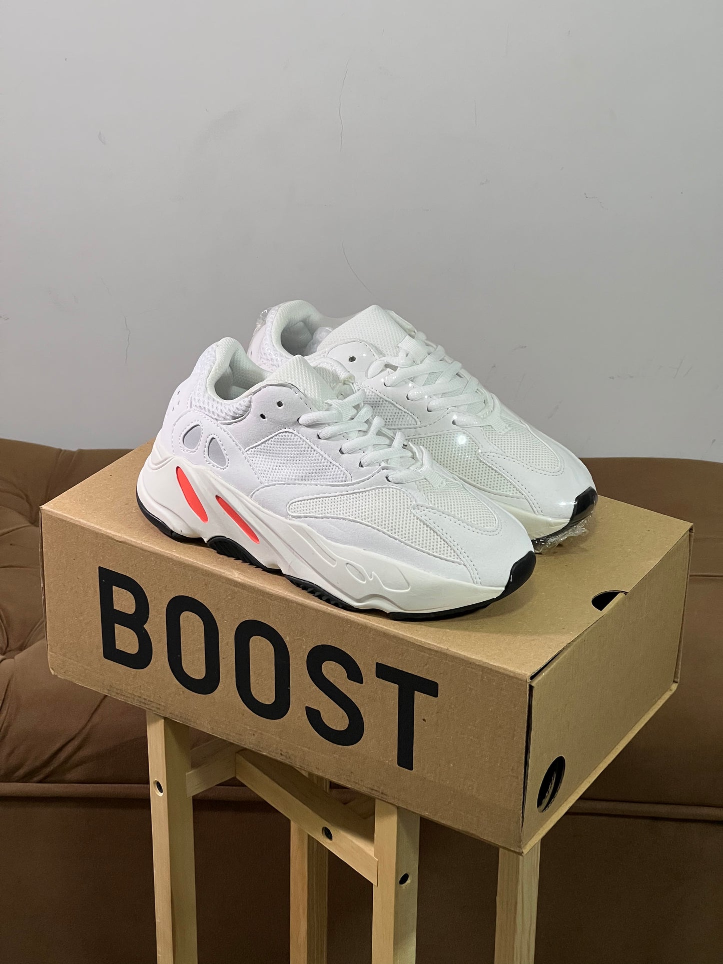 Adidas Yeezy 700
